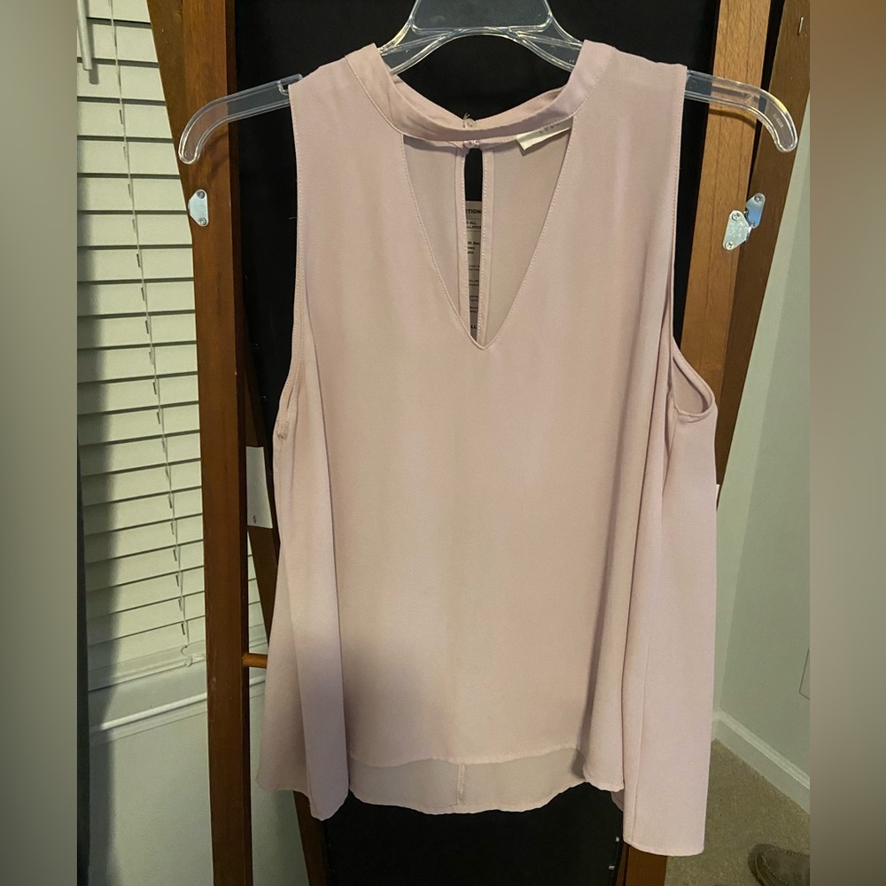 Lilac blouse top with key hole on back- sm